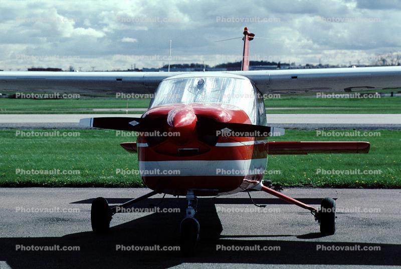 Cessna 177 Cardinal, Red Stripes Airplane head-on