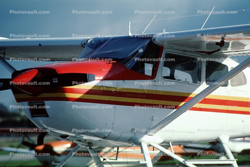 C-GDJE, Cessna A185E, Floatplane
