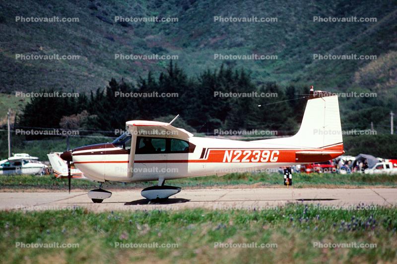 N2239G, Cessna 182A