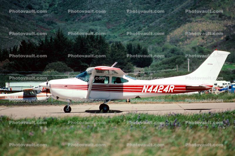 N4424R, 1978 Cessna TR182, 1970s