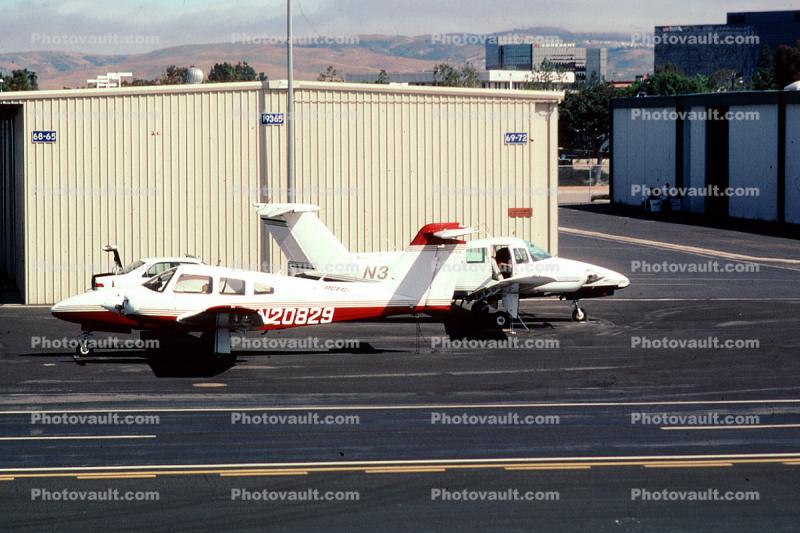 N20829, 1978 PIPER PA-44-180, Hangar, 1970s