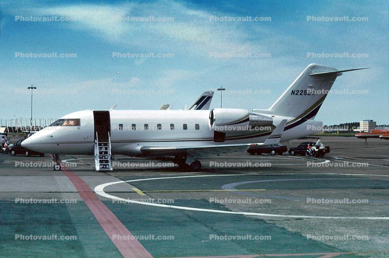 N225LY, Canadair CL-600-2B16 Challenger 604