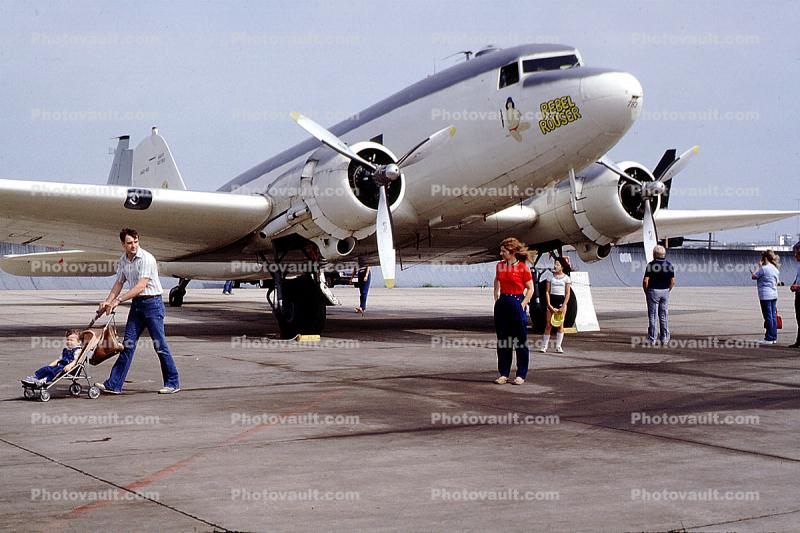 N151ZE, Rebel Rouser, Douglas DC-3 noseart