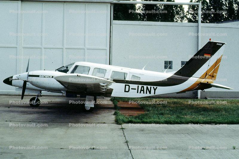 D-IANY, Piper Seneca II