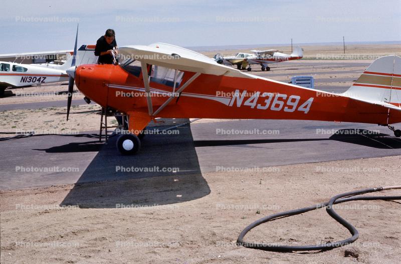 Man Fueling, Hose, N43694, Taylorcraft BC12-D
