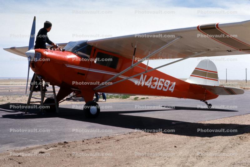 Man Fueling, Hose, N43694, Taylorcraft BC12-D