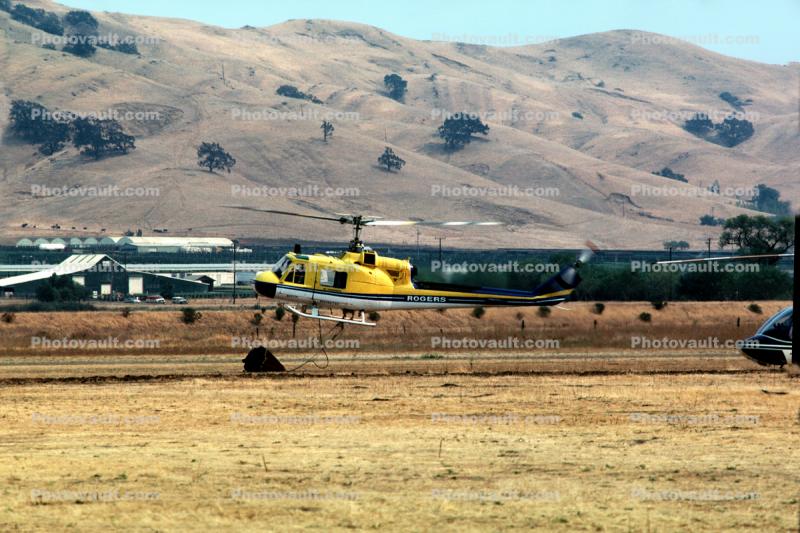 N45731, Water bucket, firefighting in California, Bell HU-1B-BF Iroquois, flying, flight, airborne, hover, hovering