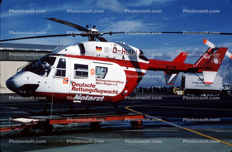 Eurocopter BK117B.2, MBB 117, Notarzt, Deutsche Rettungsflugwacht, D-HUUU