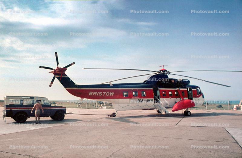 9M-AWN, Bristow Helicopters, Land Rover, Sikorsky S-61N 