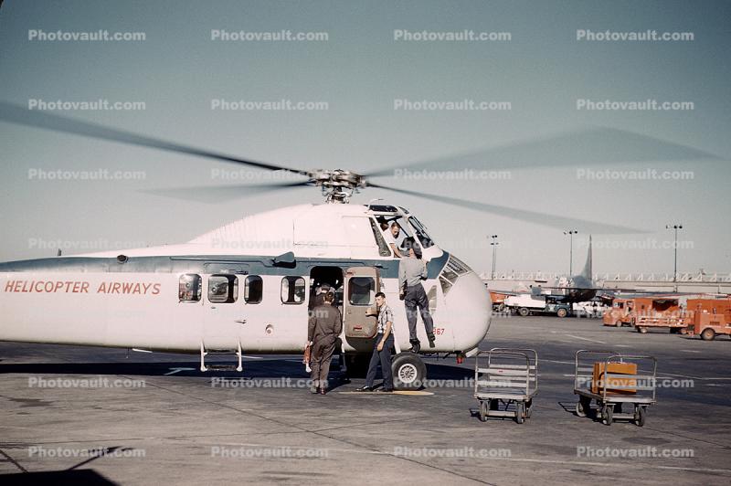 Chicago Helicopter Airways Rotor Spinning, Passengers Boarding