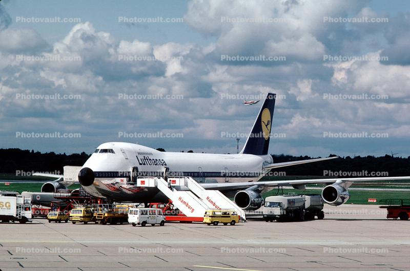 Boeing 747, Lufthansa, support vehicle