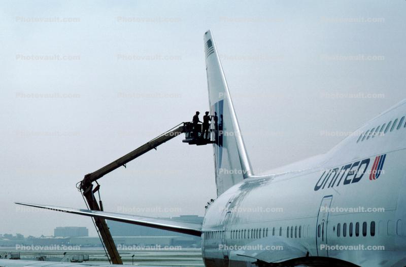 Repairing the Tail of a 747, Boeing 747
