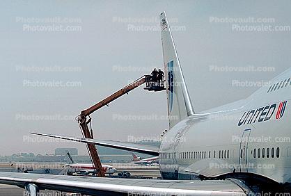 Repairing the Tail of a 747, Boeing 747