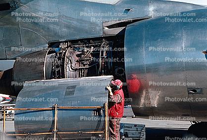 Maintenance on a Jet Engine JT9D-7A, N147UA, Boeing 747-SP21, 747SP series, JT9D