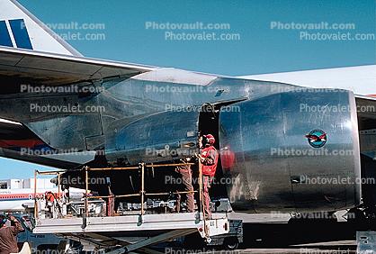 N147UA, Maintenance on a Jet Engine Boeing 747-SP21, 747SP series, JT9D, JT9D-7A