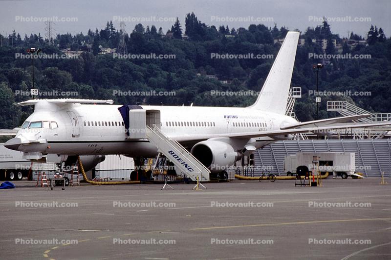 N757A, Boeing 757-200, This aircraft was used as the testbed for the F-22 avionics and sensors, PW2037, PW2000, milestone of flight