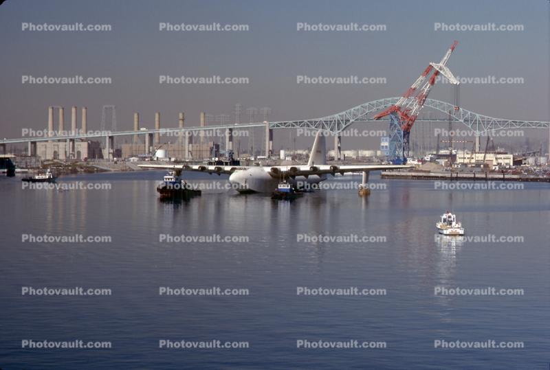Gerald Desmond Bridge, Hughes HK-1 Hercules, Long Beach Harbor, crane, 29/10/1980