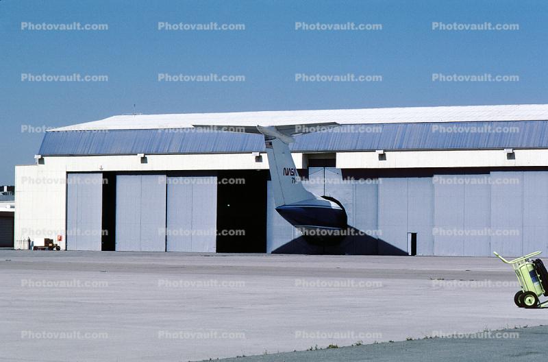 Hangar, NASA C-141 tail, tailplane