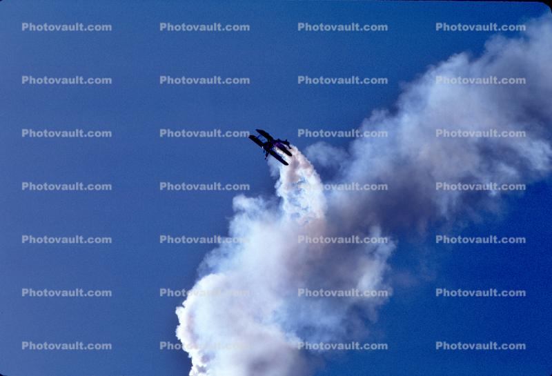 flying upside-down, Smoke Trail