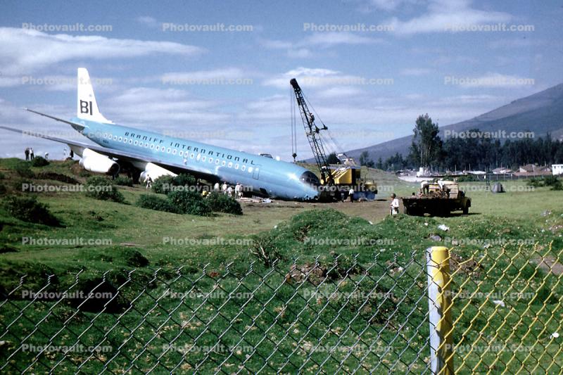 N1804, Douglas DC-8-62, Braniff International, Runway Overrun Accident, Quito, April 23 1968