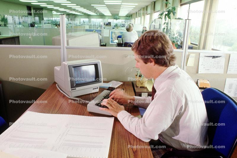 Hewlett Packard 2382A Desktop Data Terminal, Cubicle, 18 October 1982, 1980s