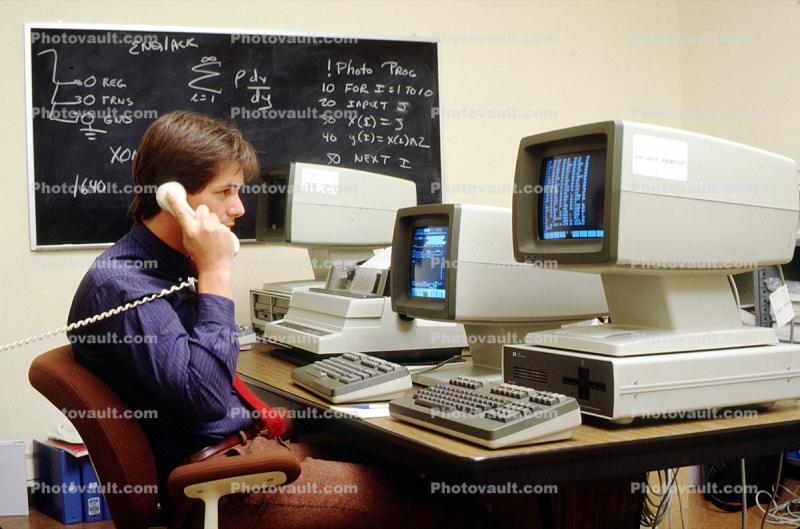 Man on Phone, Telephone, Cubicle, Hewlett Packard 125 Desktop Computer, 100 series, ET Head Monitor, Keyboard, 18 October 1982, 1980s