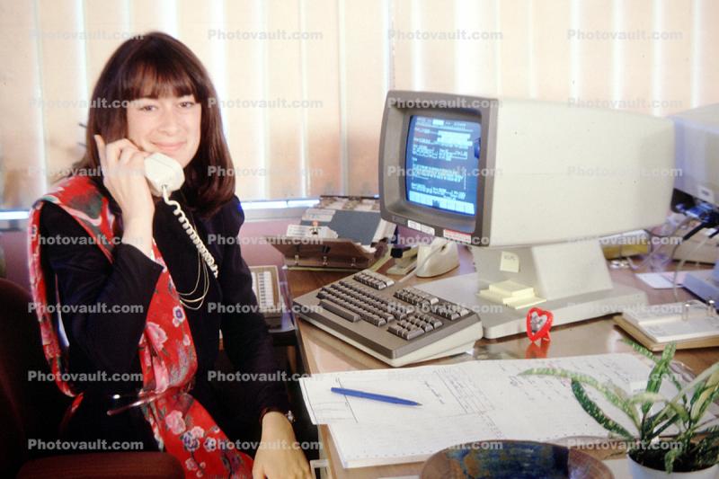 Woman on Phone, Telephone, Cubicle, Hewlett Packard 125 Desktop Computer, 100 series, ET Head Monitor, Keyboard , 18 October 1982, 1980s