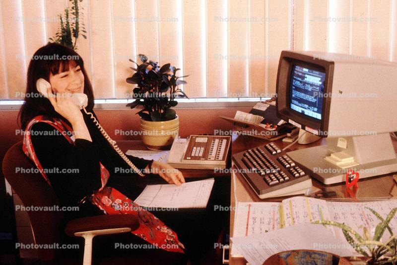 Woman on Phone, Telephone, Cubicle, Hewlett Packard 125 Desktop Computer, 100 series, ET Head Monitor, Keyboard, 18 October 1982, 1980s