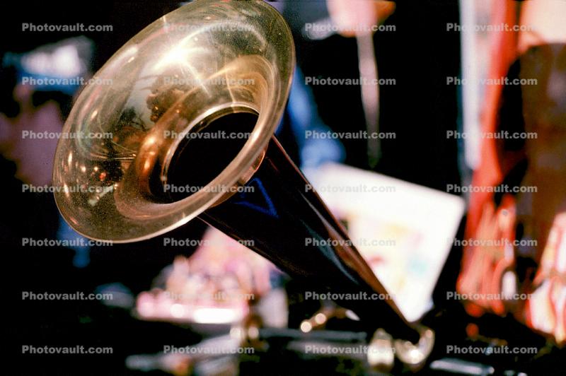 Wind-up Phonograph, bell horn