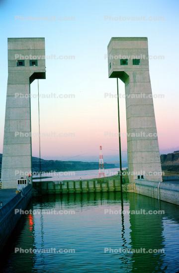 Guillotine Gate, Columbia River, John Day Locks