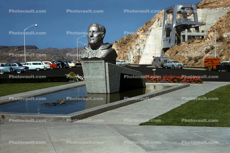 Franklin Roosevelt bust, pond, cars, memorial, trailer, Grand Coulee Dam, 1950s
