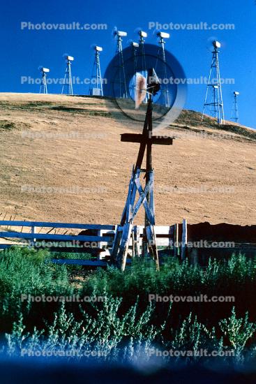 Wind farms, Altamont Pass, Eclipse Windmill