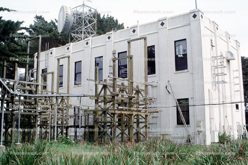 Ham Radio Station, building, Receiving and Transmitting Antennas