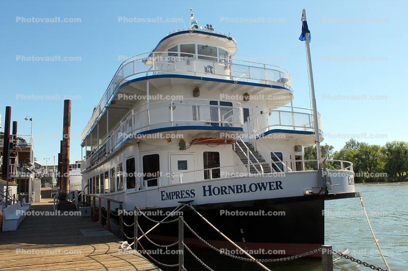 Empress Hornblower, Bow, dock