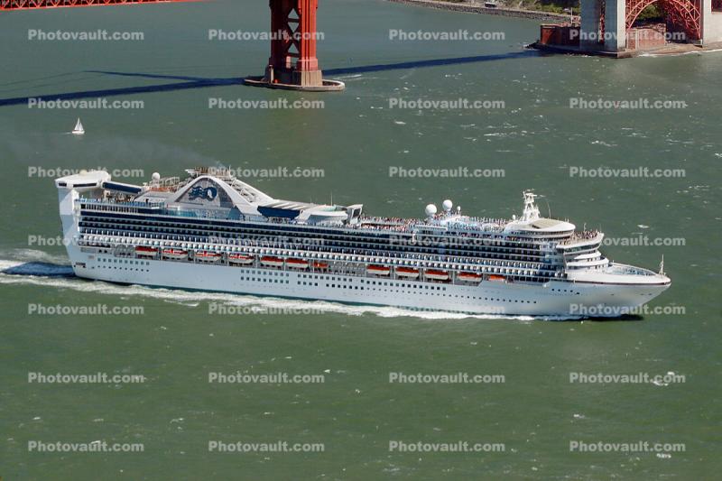 Cruise Ship, Golden Princess, IMO: 9192351, Princess Cruises Lines, Ocean Liner