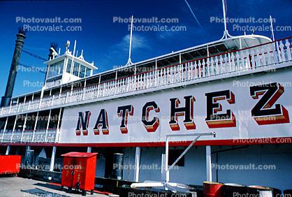 Natchez, paddle wheel steamboat on the Mississippi River, Dock