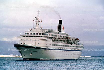 Cruiship, smoke, Royal Viking Sea