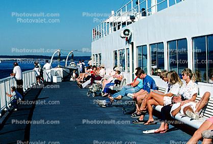 People sitting in the Sun, Ocean Liner