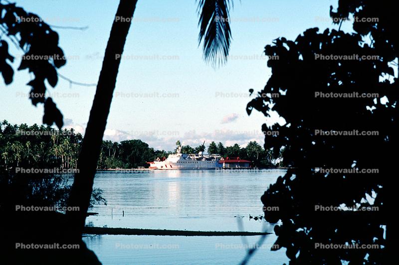 Raromatai-Ferry, Tahiti Inter-island Service