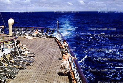 cruising on the Matsonia, wake, ocean, wooden deck, lounge chairs, Cruise Ship, 1963, IMO: 5229223, 1960s