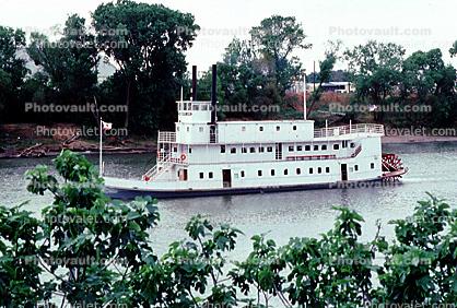 paddle wheel steamboat on the Sacramento River, tourboat