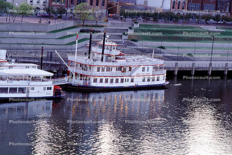 Paddle Wheel Steamer, Music City Queen, Cumberland River
