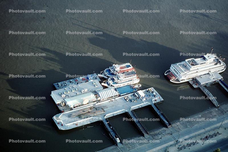 Docks, Gateway Riverboat Cruise, Saint Louis