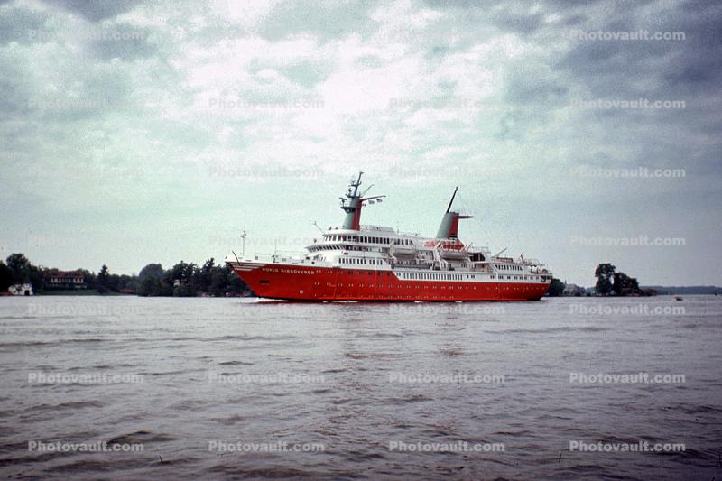 World Discoverer, redhull, redboat, IMO: 7349053