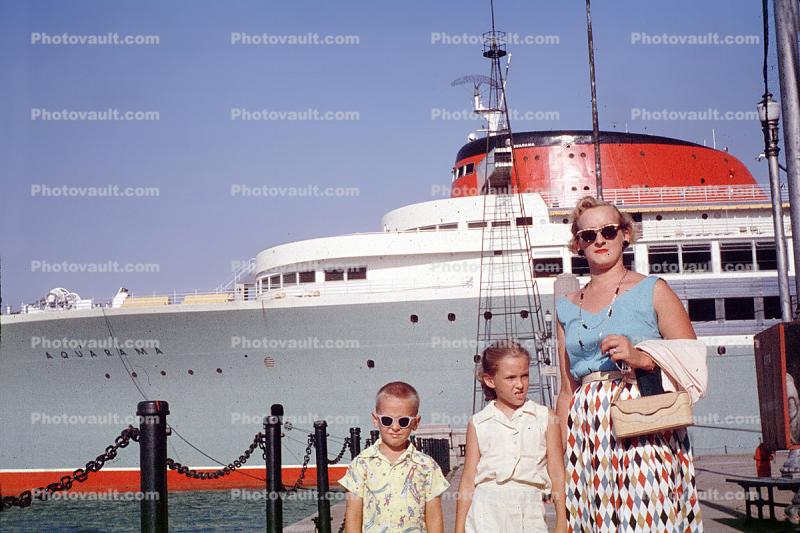 Aquarama, Cruise Ship, IMO 5021114, Ro-Ro Passenger Ship, Woman, Children