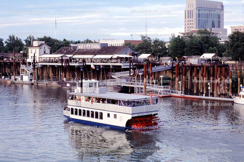 paddle wheel boat on the Sacramento River, docks, Old Town, tourboat