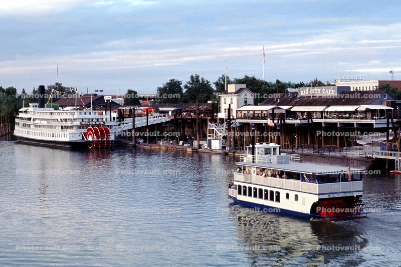 Delta King, paddle wheel steamboat on the Sacramento River, Old Town, Dock, tourboat