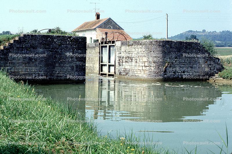 lock, Canal duBurgone, river boat, Burgundy