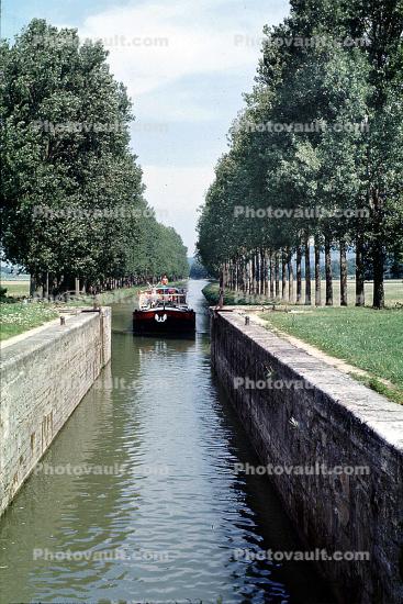 lock, Canal duBurgone, river boat, Burgundy
