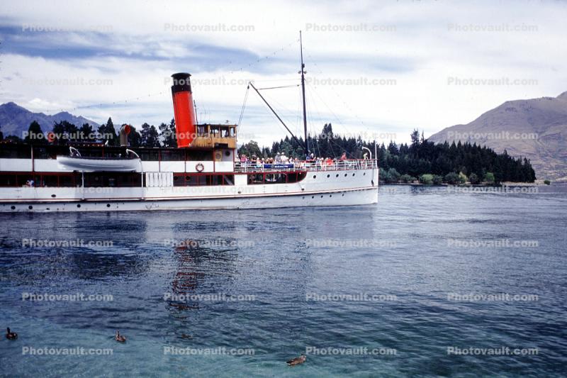 Lake Wakatipu, New Zealand, Ship